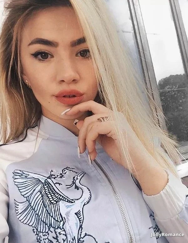Anna, 22
